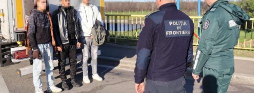 Calafat: Trei cetățeni egipteni depistați ascunși într-un autocamion încărcat cu role de aluminiu